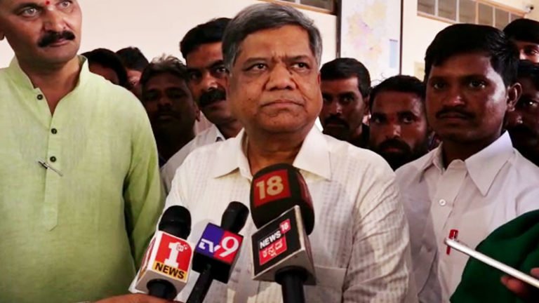 ಕುಟುಂಬ ರಾಜಕಾರಣದ ಜೆಡಿಎಸ್ ಬಗ್ಗೆ ಚರ್ಚೆ ಅನಗತ್ಯ..!
