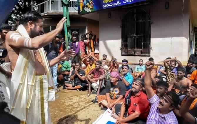 ಶಬರಿಮಲೆ ಪ್ರತಿಭಟನೆಗೆ ಅರ್ಚಕರ ಸಾಥ್‌..!