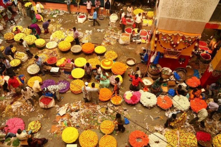 ಹೂ ಮಾರಾಟಕ್ಕೆ ಕುತ್ತು ತಂದ ಸ್ಥಳಾಂತರ..!