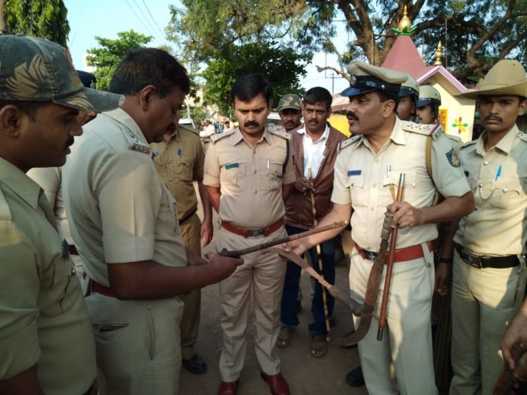 ರೌಡಿಗಳ ಮೇಲೆ ಪೊಲೀಸರು ದಾಳಿ..!