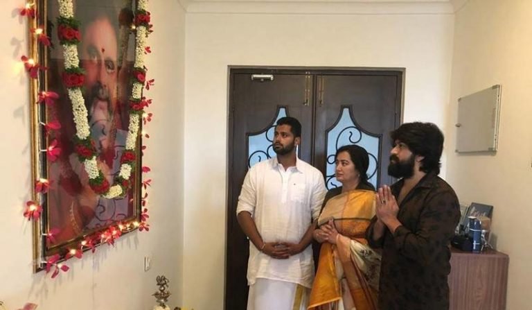 KGF ಬಿಡುಗಡೆ ದಿನವೇ ಅಂಬಿ ಮನೆಗೆ ಯಶ್..!