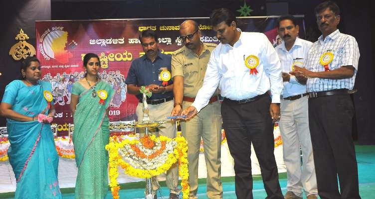 ಕರ್ನಾಟಕದ ಐವರು ಸಾಧಕರಿಗೆ ಪದ್ಮ ಪ್ರಶಸ್ತಿ..!