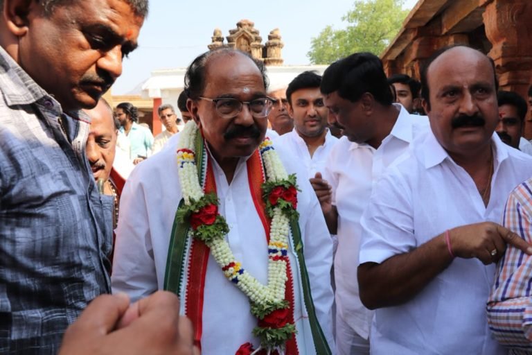 ಚಿಕ್ಕಬಳ್ಳಾಪುರದಲ್ಲಿ ವೀರಪ್ಪ ಮೊಯ್ಲಿ ನಾಮಪತ್ರ....