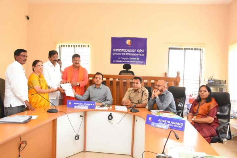 ಚಿಕ್ಕಬಳ್ಳಾಪುರ ಕ್ಷೇತ್ರದಿಂದ ಬಿ.ಎನ್​​​.ಬಚ್ಚೇಗೌಡ ನಾಮಪತ್ರ....