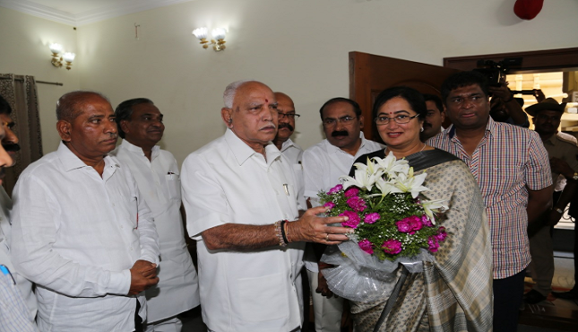 BSY ನಿವಾಸಕ್ಕೆ ಸುಮಲತಾ​ ಭೇಟಿ..