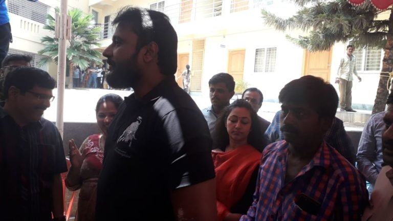 ಮತದಾನ ಮಾಡಿದ ಡಿ ಬಾಸ್ ….