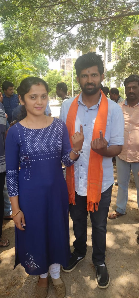 ಸಂಸದ ಪ್ರತಾಪ ಸಿಂಹ ಕುಟುಂಬ ಸಮೇತ ವೋಟಿಂಗ್...