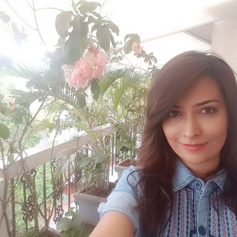 ರಾಧಿಕಾ ಪಂಡಿತ್ ಗಾಯಿತ್ರಿ ನಗರದಲ್ಲಿ ವೋಟಿಂಗ್