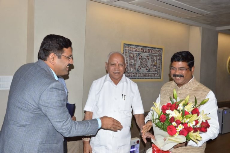 ಬೆಂಗಳೂರಿನಿಂದ ಸಂಪುಟ ಸರ್ಕಸ್​ ದಿಲ್ಲಿಗೆ ಶಿಫ್ಟ್..!